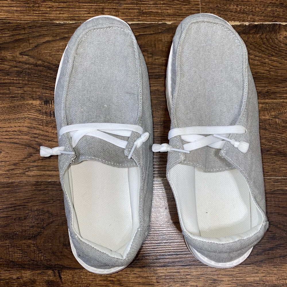 Shein, size 9.5, gray house shoes.